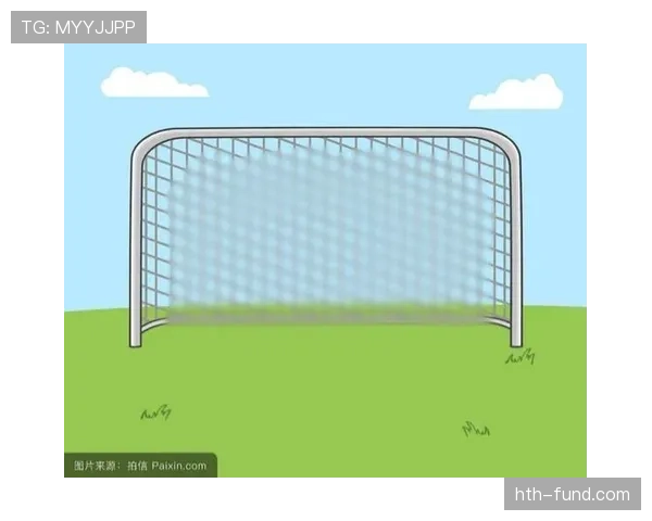 门框反弹后球是否进门？足球规则如何界定判罚细节