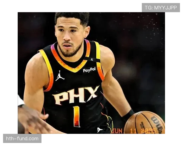 德文·布克场下穿拖鞋逛超市，这松弛感是真不拿自己当顶薪球星啊